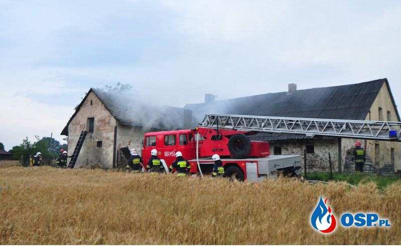 Pożar budynku jednorodzinnego oraz stodoły w Marklowicach. OSP Ochotnicza Straż Pożarna