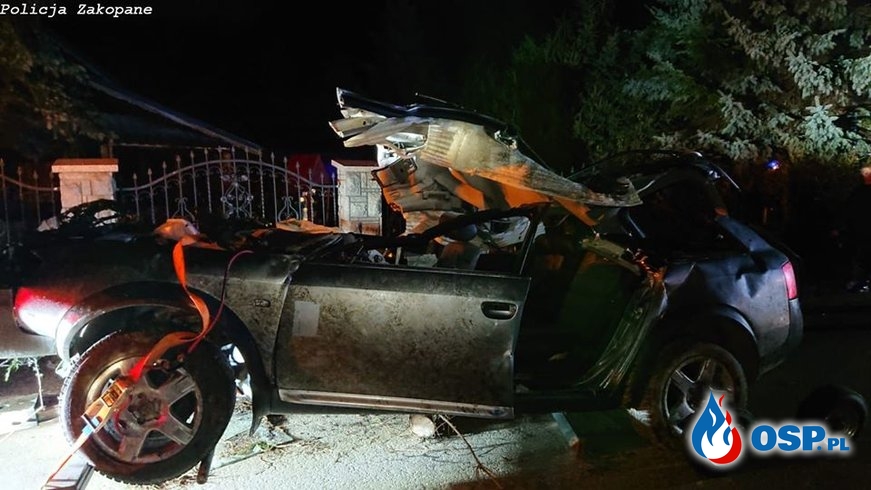 Tragiczny wypadek na "Zakopiance". Audi wypadło z drogi, zginął pasażer. OSP Ochotnicza Straż Pożarna
