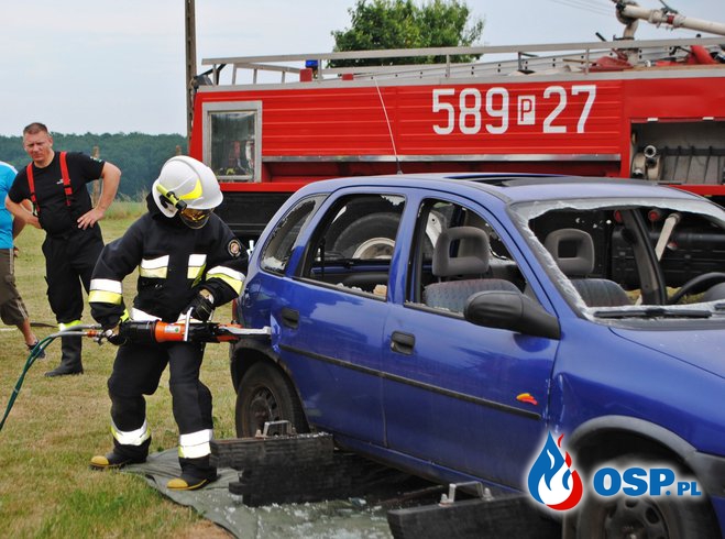 Pokaz ratownictwa technicznego na festynie w Bielsku OSP Ochotnicza Straż Pożarna