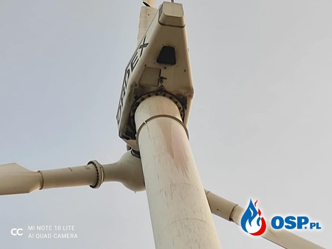 Pożar wiatraka w Kamienicy Śląskiej. W akcji 40-metrowa drabina i dron. OSP Ochotnicza Straż Pożarna
