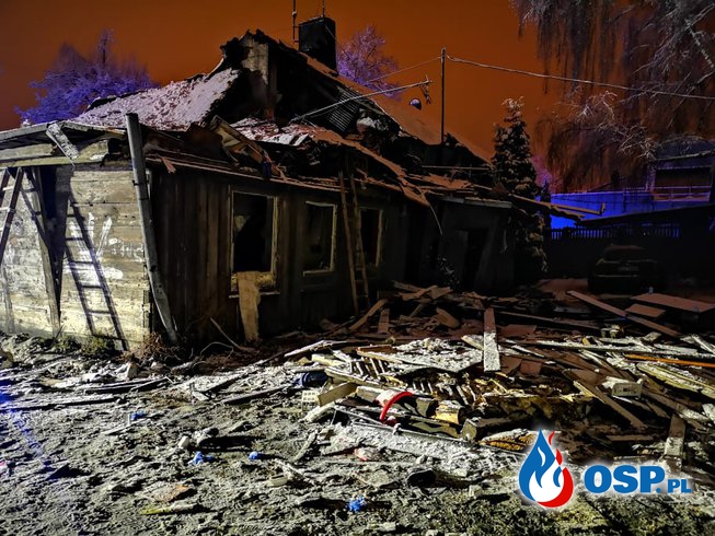 Wybuch gazu w drewnianym domu w Pabianicach. Pod gruzami znaleziono zwłoki. OSP Ochotnicza Straż Pożarna