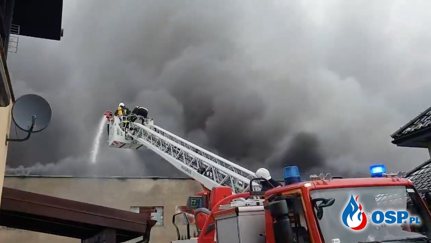 Ogromny pożar zakładu stolarsko-tapicerskiego w Jankowach pod Kępnem OSP Ochotnicza Straż Pożarna