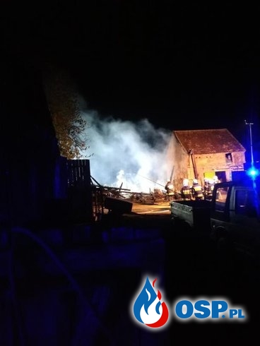 Pożar w Wielkopolsce. Spłonęła stodoła i maszyny rolnicze. OSP Ochotnicza Straż Pożarna