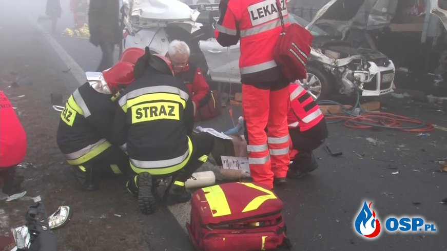 Dwa ogromne karambole na A1! 63 rozbite samochody, ponad 20 osób rannych! OSP Ochotnicza Straż Pożarna