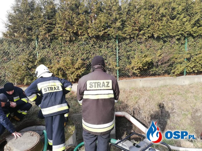 Pompowanie wody ul. Grudzińskich. OSP Ochotnicza Straż Pożarna