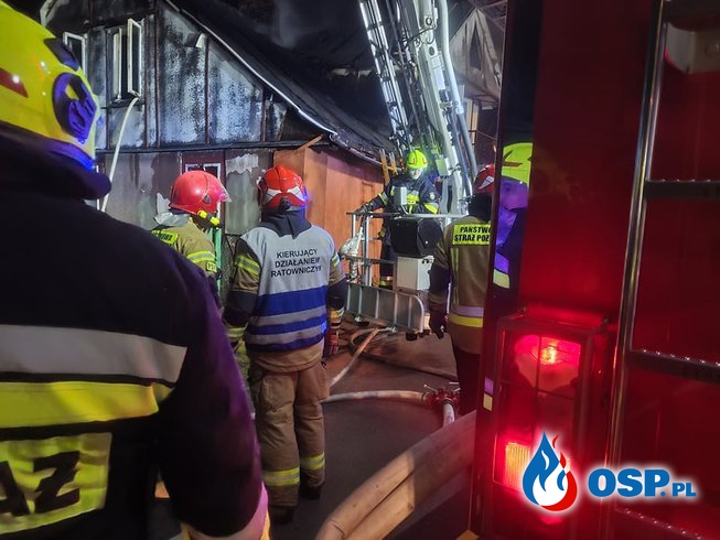 Mieszkańcy uciekając z pożaru wynieśli butle z gazem. Nocny pożar domu w Hrubieszowie. OSP Ochotnicza Straż Pożarna