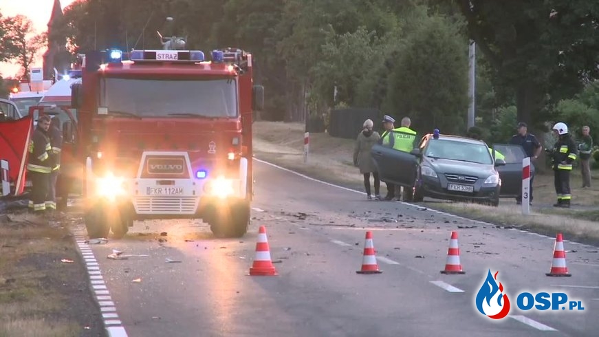 Czołowe zderzenie cysterny z BMW. Zginęło młode małżeństwo. OSP Ochotnicza Straż Pożarna