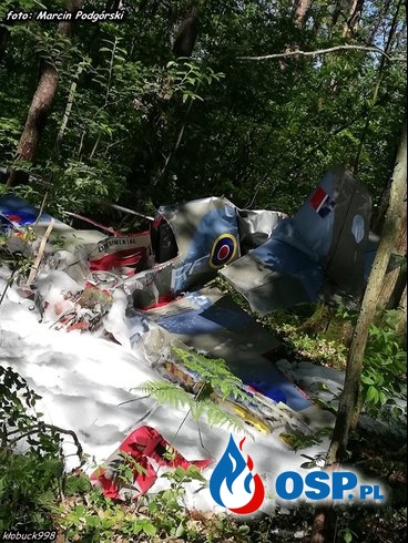 Wypadek zabytkowego samolotu z II wojny światowej. Pilot zginął. OSP Ochotnicza Straż Pożarna