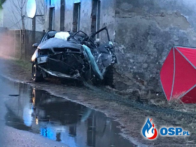 Wypadek audi pod Kędzierzynem-Koźlem. Nie żyje 30-letni kierowca. OSP Ochotnicza Straż Pożarna