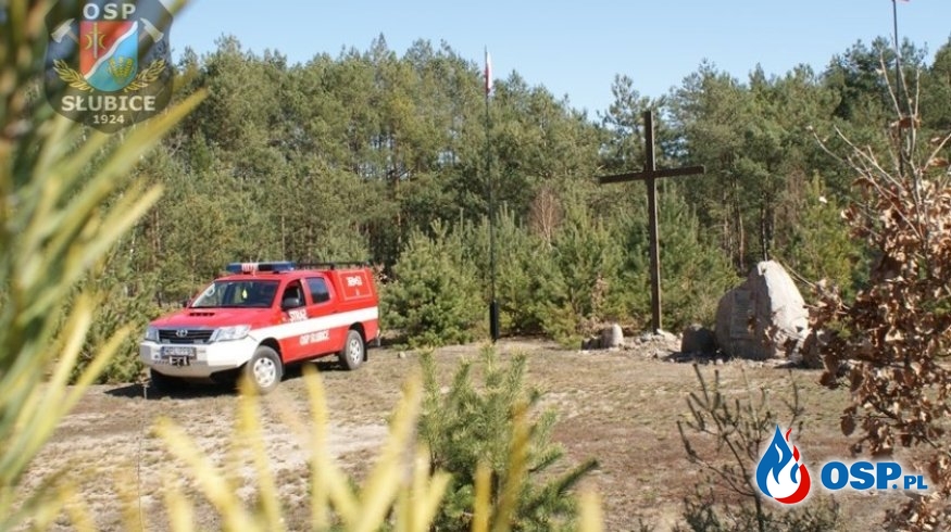 Symboliczne upamiętnienie ofiar katastrofy rządowego samolotu pod Smoleńskiem OSP Ochotnicza Straż Pożarna