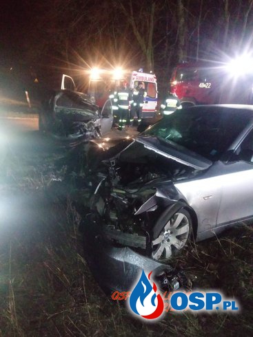 Czołowe zderzenie dwóch samochodów osobowych OSP Ochotnicza Straż Pożarna
