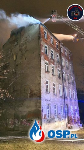 Pożar zabytkowej kamienicy w Warszawie. Strażacy ewakuowali cztery osoby. OSP Ochotnicza Straż Pożarna