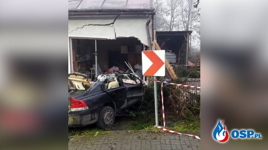 Samochód wjechał w dom, kierowca zginął na miejscu OSP Ochotnicza Straż Pożarna