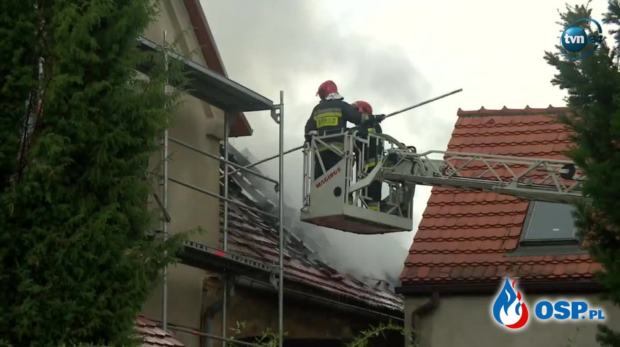 Pożar domu po uderzeniu pioruna na Dolnym Śląsku OSP Ochotnicza Straż Pożarna