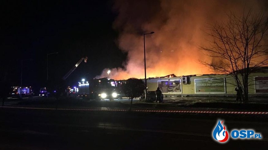 Pożar Biedronki w Ozimku. Market spłonął doszczętnie! OSP Ochotnicza Straż Pożarna