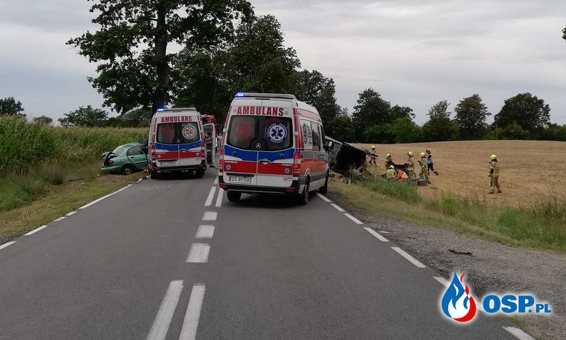 Tragiczny wypadek w Chmielewie. Jedna osoba zginęła, pięć rannych. OSP Ochotnicza Straż Pożarna