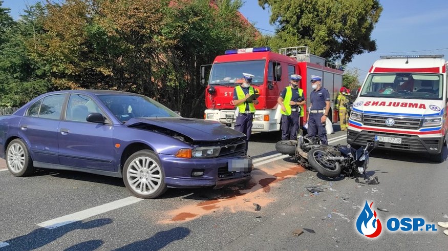 Wypadek w Jasieniu. Motocykl zderzył się z samochodem osobowym. OSP Ochotnicza Straż Pożarna