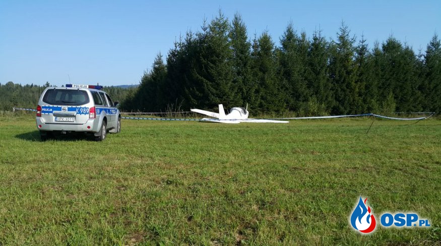 Nisko lecący samolot potrącił mężczyznę stojącego na łące. 46-latek nie żyje. OSP Ochotnicza Straż Pożarna