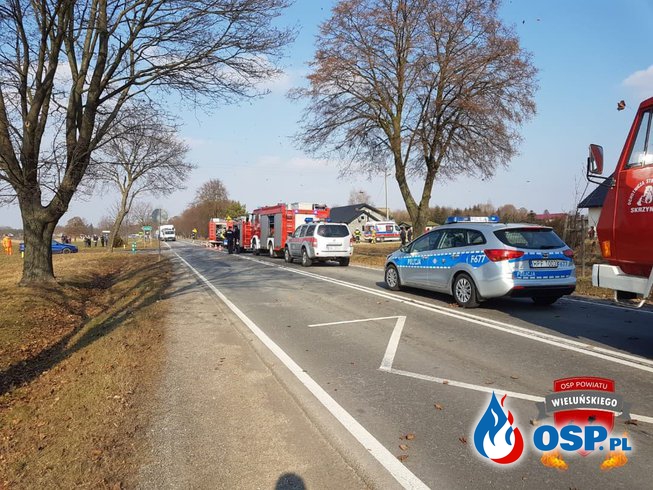 Wypadek strażaków z OSP Janów. Wóz bojowy dachował. OSP Ochotnicza Straż Pożarna