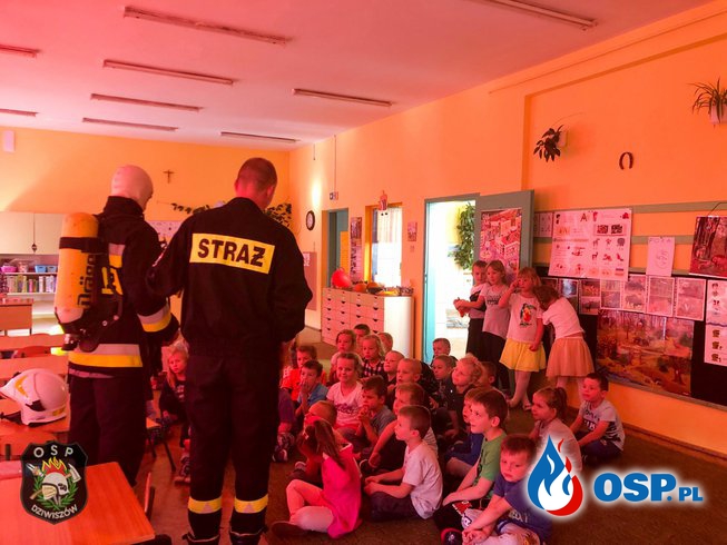 Strażacy z wizytą u dzieci w przedszkolu w Jeleniej Górze OSP Ochotnicza Straż Pożarna