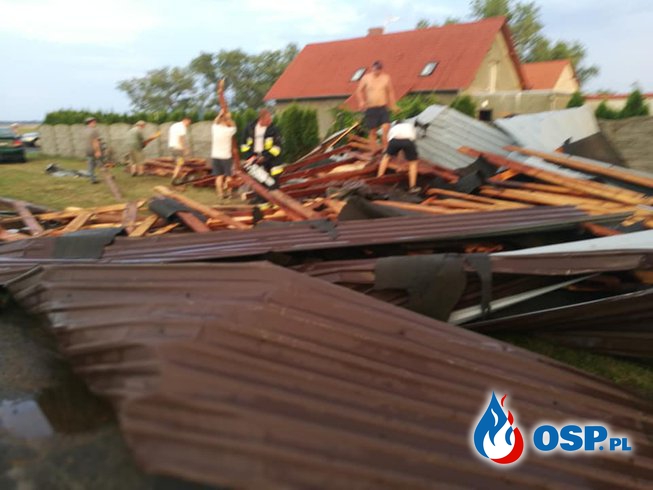 Silne wiatry i pozrywane dachy w miejscowości Nowy Dwór Prudnicki OSP Ochotnicza Straż Pożarna
