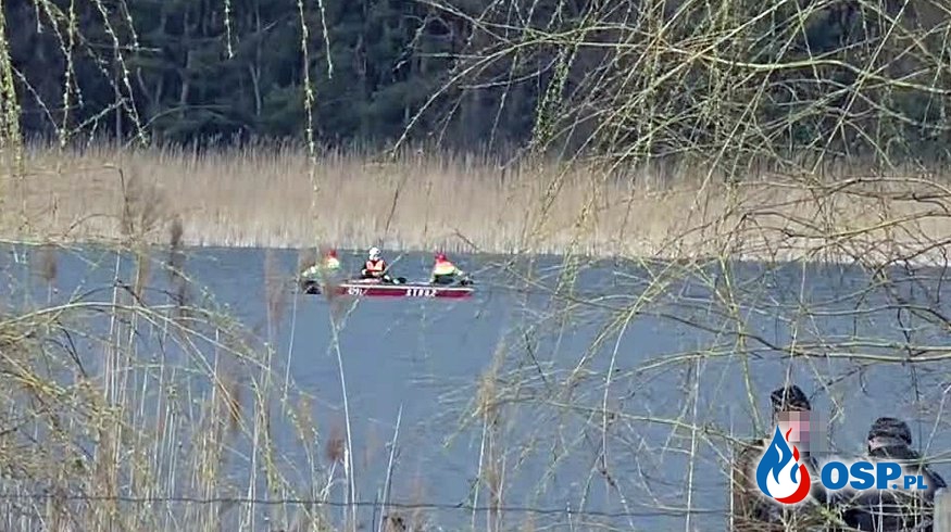 Motolotnia wpadła do jeziora. Tragiczny wypadek w Wielkopolsce. OSP Ochotnicza Straż Pożarna
