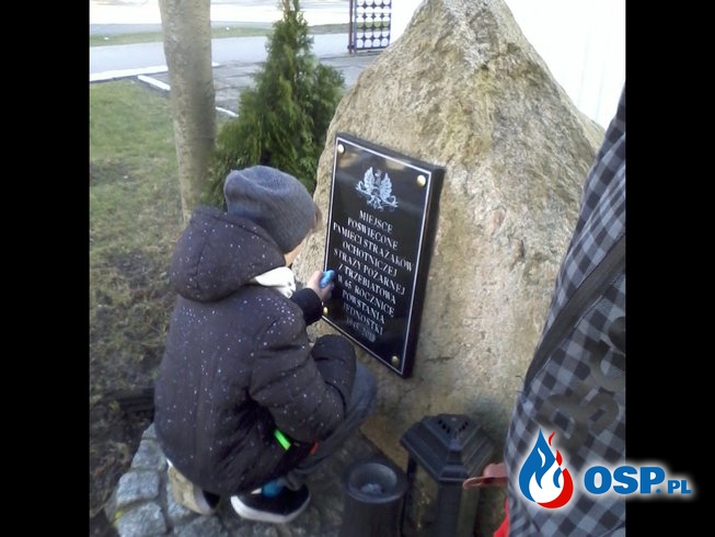 Dbamy o tradycje - wizyta MDP na cmentarzu. OSP Ochotnicza Straż Pożarna