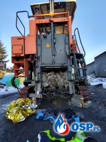 Maszyna do frezowania asfaltu wciągnęła pracownika. W akcji śmigłowiec LPR. OSP Ochotnicza Straż Pożarna