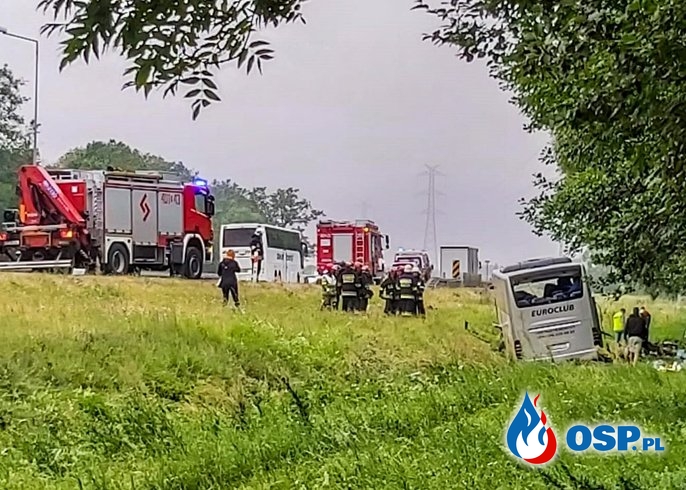 8 osób rannych po wypadku autokaru na autostradzie A4 OSP Ochotnicza Straż Pożarna