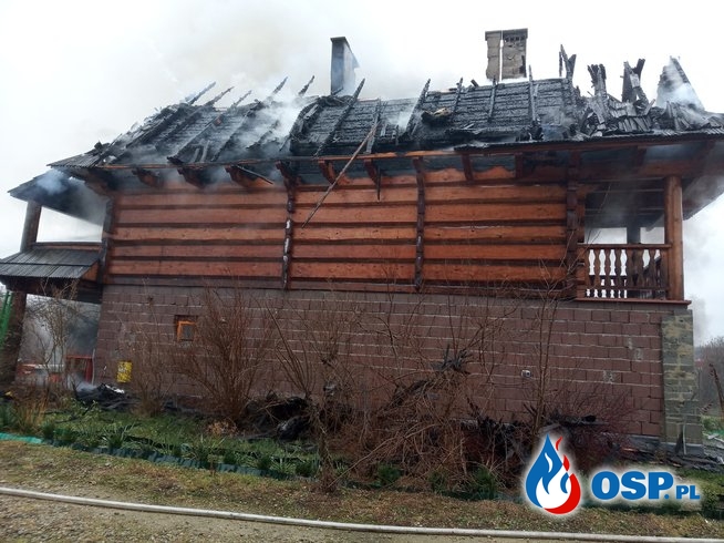 Groźny pożar domu pod Wrocławiem. Akcja trwała blisko 8 godzin. OSP Ochotnicza Straż Pożarna