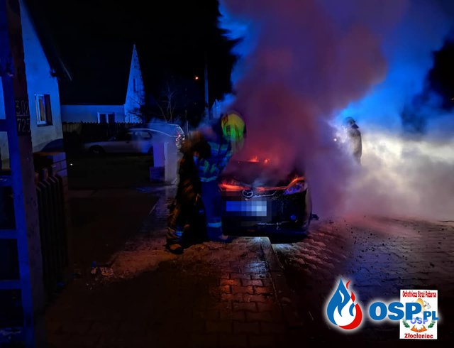 Nocny pożar samochodu w Złocieńcu. Auto doszczętnie spłonęło. OSP Ochotnicza Straż Pożarna
