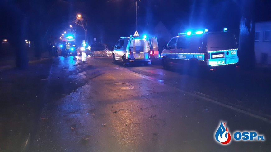 Pijany 17-latek staranował radiowóz uciekając przed policją. Pościg zakończył się na drzewie. OSP Ochotnicza Straż Pożarna