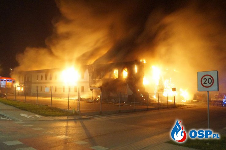 Ogromny pożar w Lublinie, ponad 100 strażaków w akcji. Spłonął budynek magazynowo-biurowy. OSP Ochotnicza Straż Pożarna