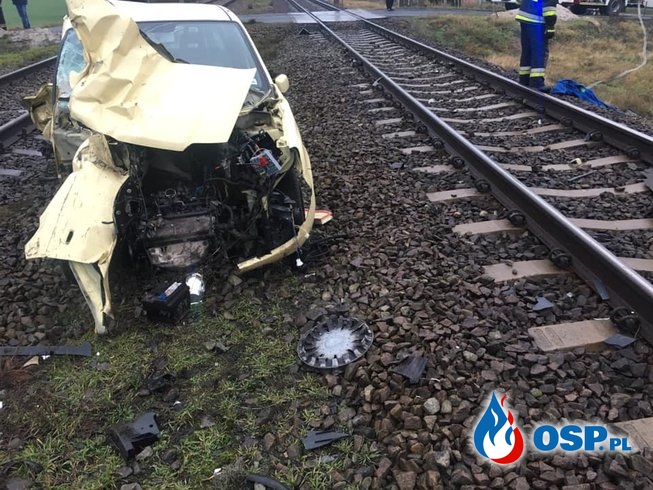 Pijana kobieta wjechała autem pod pociąg i uciekła z miejsca zdarzenia OSP Ochotnicza Straż Pożarna