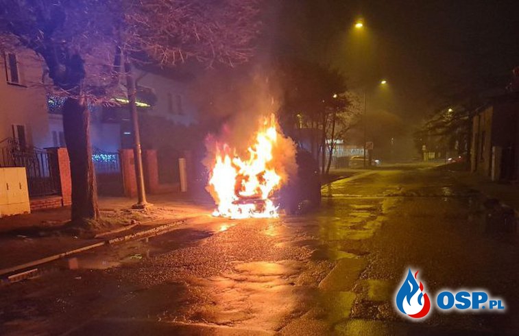 Pożar auta w Lublinie. Kierowca chwilę wcześniej wyjechał od mechanika. OSP Ochotnicza Straż Pożarna