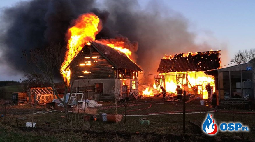 Budynki gospodarcze w ogniu. Szybka akcja pozwoliła uratować dom. OSP Ochotnicza Straż Pożarna