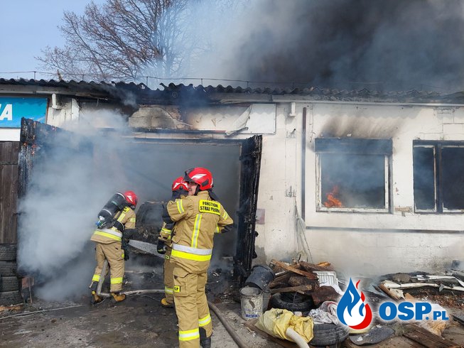 Pracownik warsztatu został ranny w pożarze. Próbował gasić ogień. OSP Ochotnicza Straż Pożarna