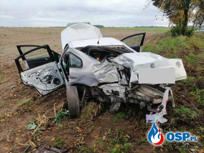 Wróblewo – samochód uderzył w drzewo, jedna osoba poszkodowana OSP Ochotnicza Straż Pożarna