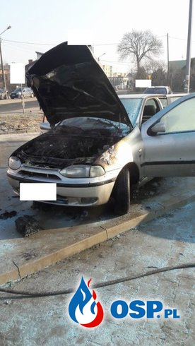 Wronki – pożar samochodu na parkingu OSP Ochotnicza Straż Pożarna