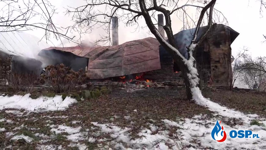 14-latka zginęła w pożarze domu w Małopolsce. Dwóch braci zdołało uciec przed ogniem. OSP Ochotnicza Straż Pożarna