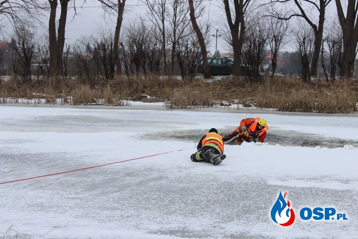  Ćwiczenia połączone z pokazem ratownictwa na lodzie. OSP Ochotnicza Straż Pożarna