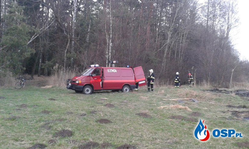 Pożar nieużytku i stogu siana niedaleko lasu. (03.04.2016) OSP Ochotnicza Straż Pożarna