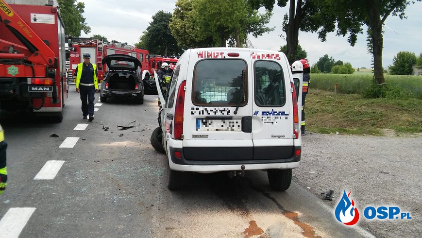 Wypadek dwóch samochodów osobowych i cysterny OSP Ochotnicza Straż Pożarna