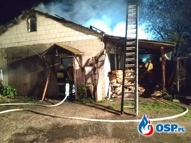 Ponad 20 strażaków gasiło nocny pożar stolarni OSP Ochotnicza Straż Pożarna