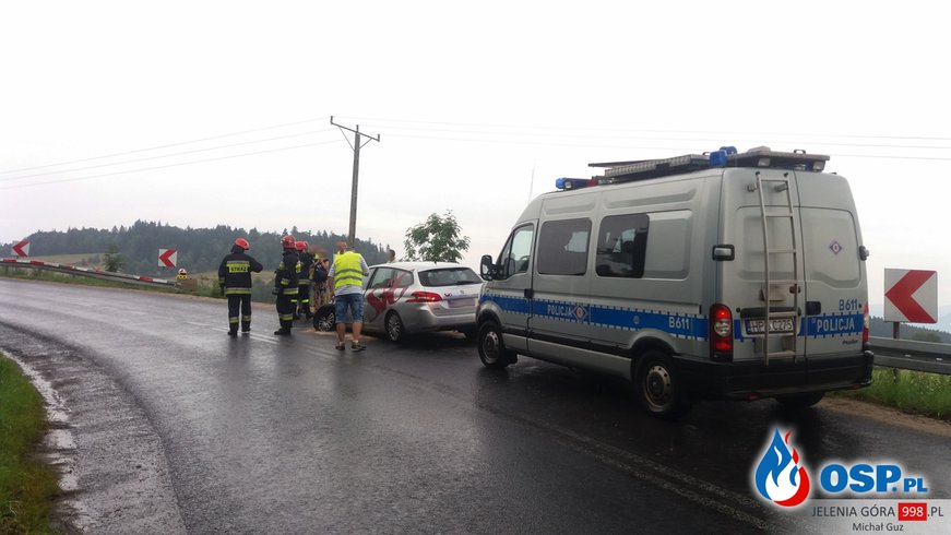 Dziwiszów: Kolizja dwóch pojazdów na Kapelli. OSP Ochotnicza Straż Pożarna