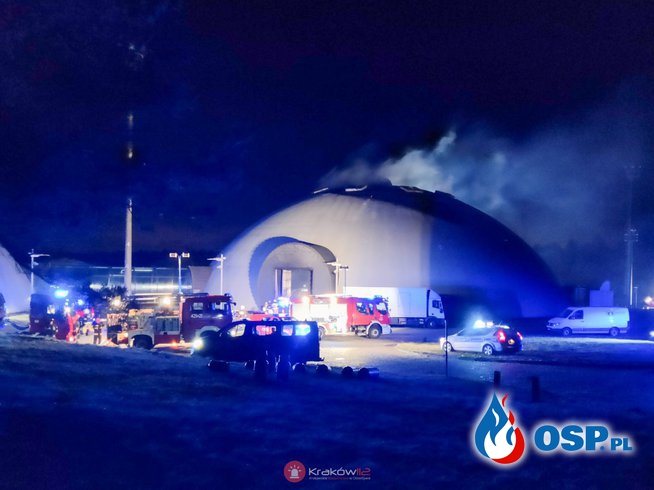 Pożar studia filmowego pod Krakowem. Z ogniem walczyło 100 strażaków. OSP Ochotnicza Straż Pożarna