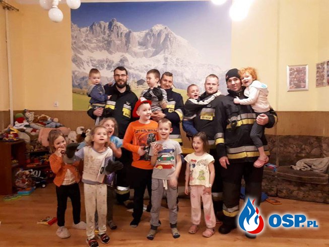 Najprzyjemniejsza akcja w roku! Strażacy ubrali choinkę w domu dziecka. OSP Ochotnicza Straż Pożarna