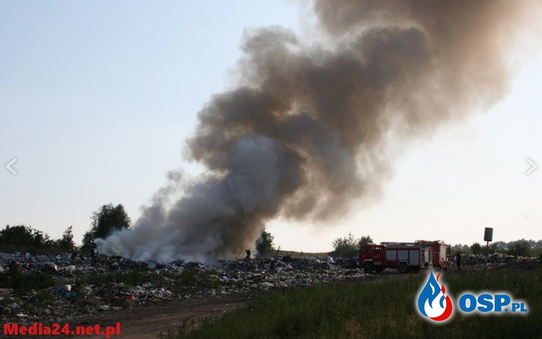 Duzy pożar składowiska odpadów komunalnych w Trzemesznie - 5 zastępów w akcji ! OSP Ochotnicza Straż Pożarna