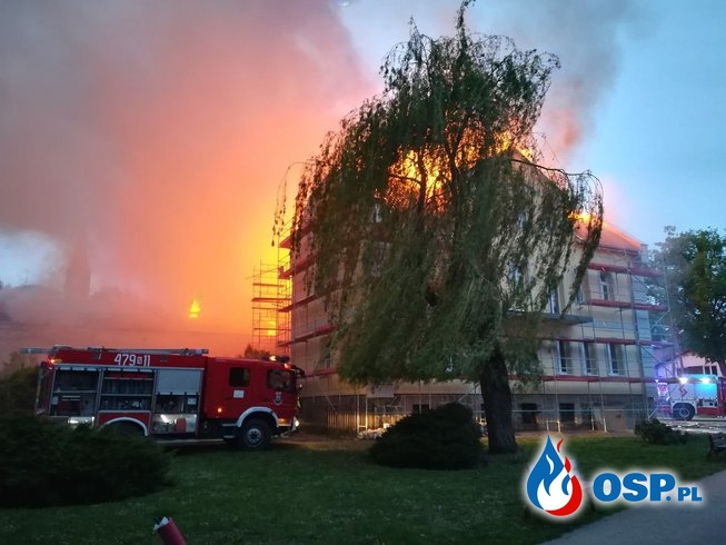 Ogromny pożar budynku mieszkalnego w Karolewie. OSP Ochotnicza Straż Pożarna