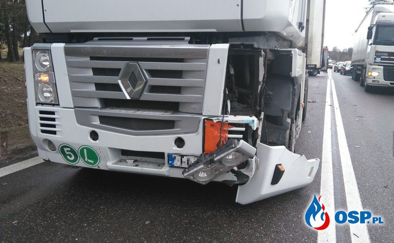 DK nr8: Zderzenie auta osobowego z samochodem ciężarowym. OSP Ochotnicza Straż Pożarna